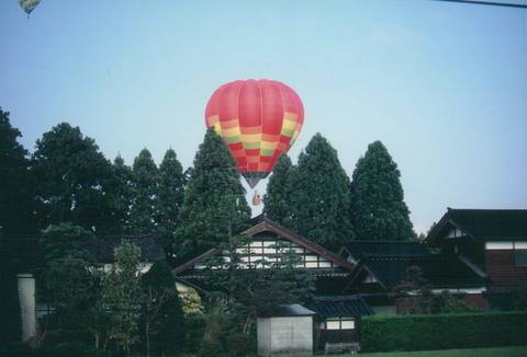 屋敷林と気球